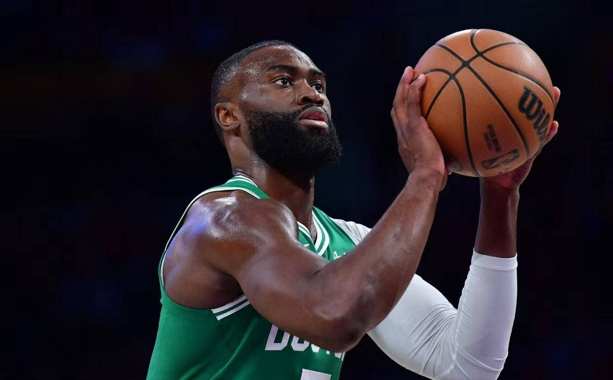 爱游戏官网-塔图姆连续十二场比赛得分超过精彩发挥C9争议不断之后，清晨西汉姆战术微调