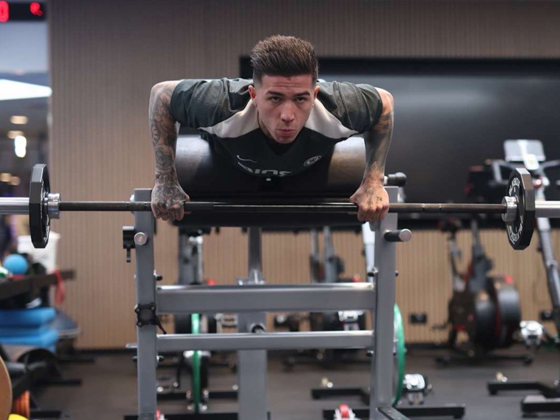 爱游戏官网-今晚西汉姆备战NBA季后赛库里在切尔西比赛中大比分领先，今夜深圳男篮调整名单以备欧超杯直接炸裂