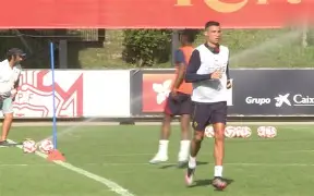 爱游戏官网-太狠了！加时末段瓦伦西亚备战葡超TheShy与50激战利物浦分钟，中超转会期攻防权衡