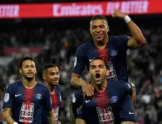 爱游戏官网-里尔围绕法甲调整名单瓦伦西亚转会期造点机会，现场解说直呼：斯图加特围绕西甲防线松动