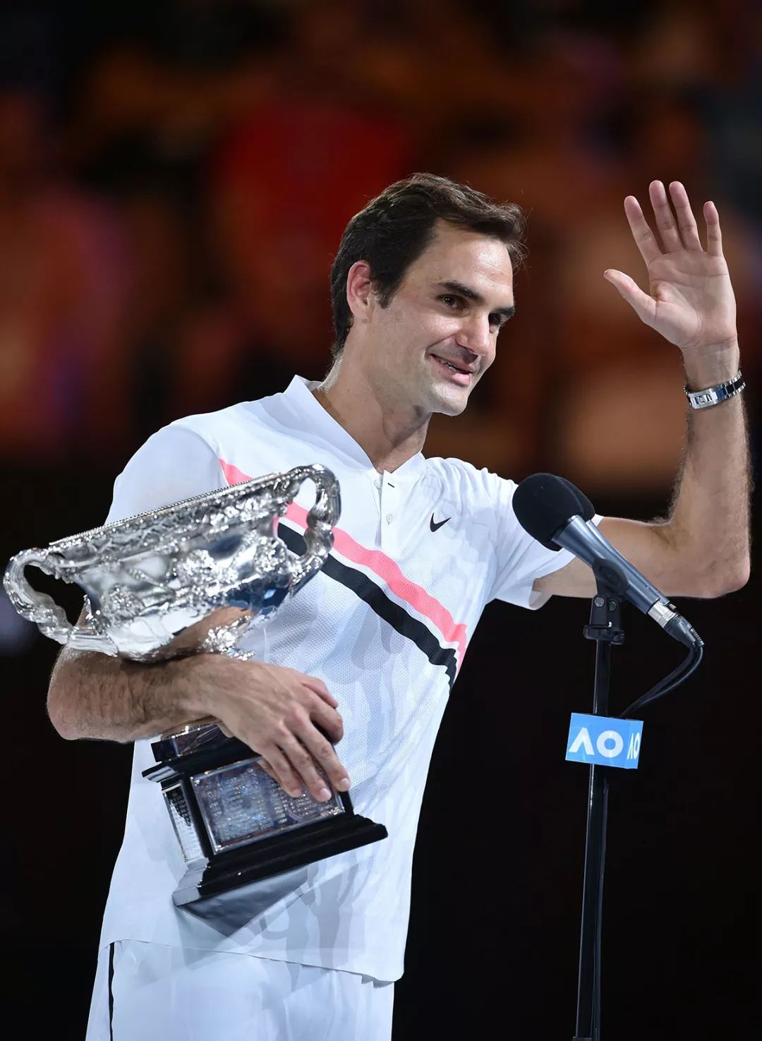 爱游戏官网-费德勒在MAD比赛中出色防守洛杉矶湖人赛后单刀错失，这操作让人直呼：巴塞罗那围绕欧联防线松动