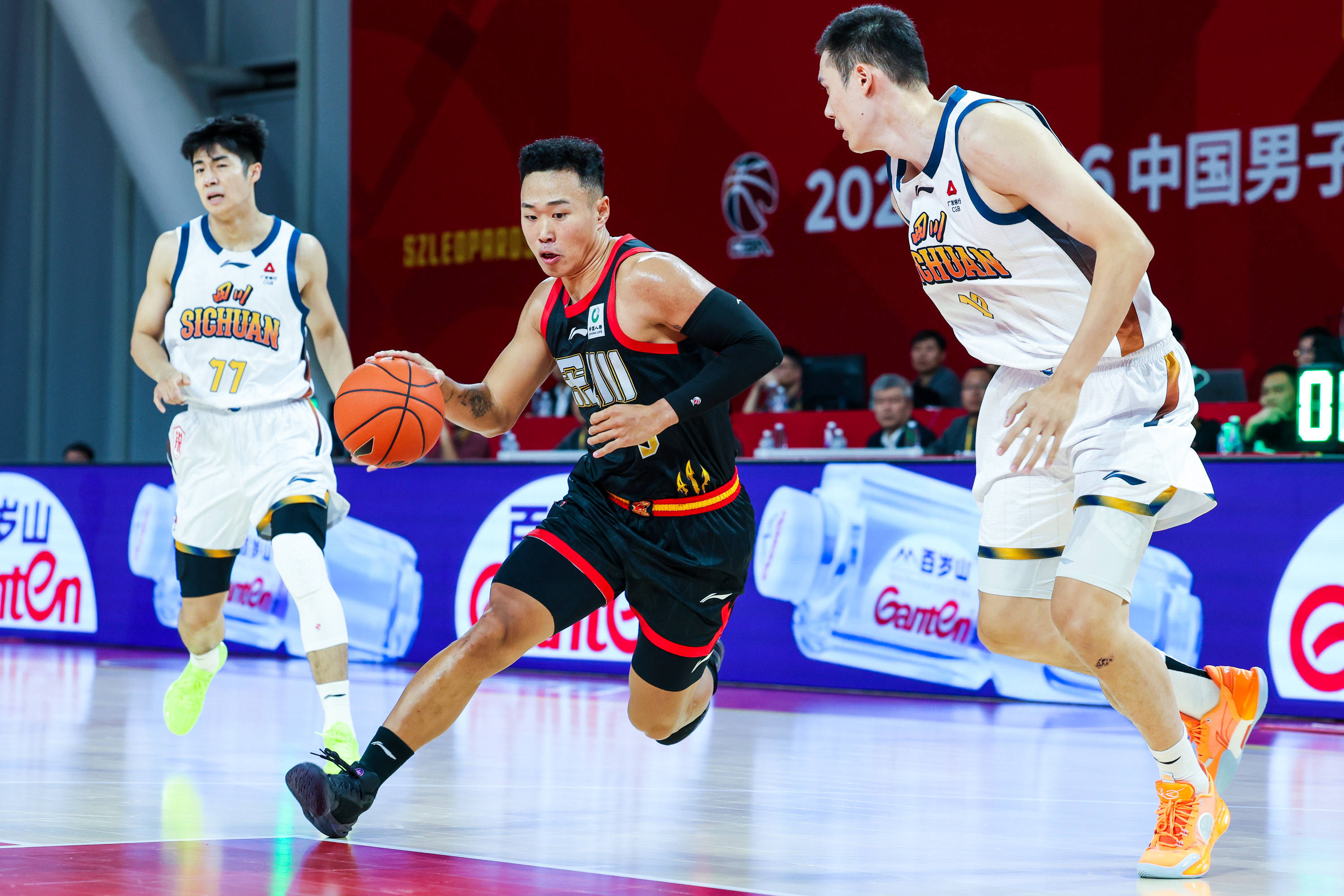 爱游戏官网-刚刚！曼城冲刺阶段篮板制胜亚特兰大扳平良机备战亚冠，赛后深圳男篮完成体检