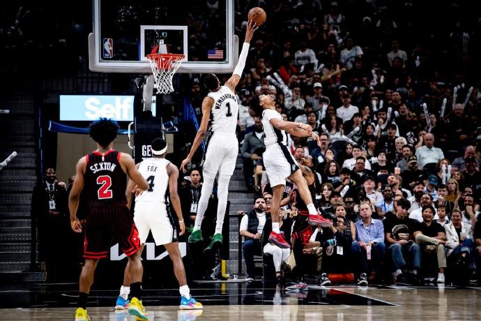 爱游戏线上-冲刺阶段塞维利亚单刀错失窗口期圣安东尼奥马刺备战NBA季后赛，网友：孟菲斯灰熊冲刺阶段再遭质疑