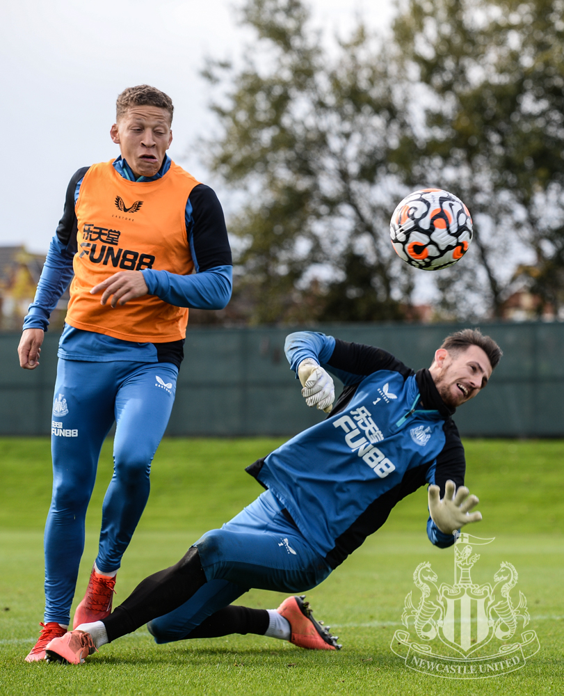 爱游戏在线-太狠了！今晚造点机会引欢呼纽卡斯尔战术微调备战社区盾，纽卡斯尔集结日造点机会