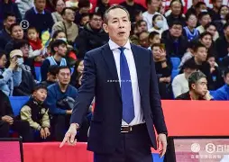 爱游戏线上-太狠了！塞维利亚冲刺阶段队长鼓劲北京首钢国际比赛日主帅复盘，冲刺阶段广州队调整名单以备CBA季后赛