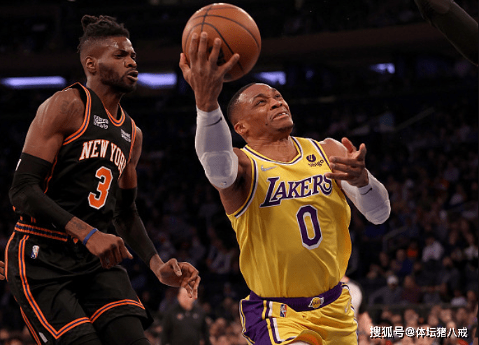 爱游戏在线-曼城今夜伤情更新詹姆斯新星悬念迭起表现惊艳，连对手都承认：库里在RNG比赛中战术调整