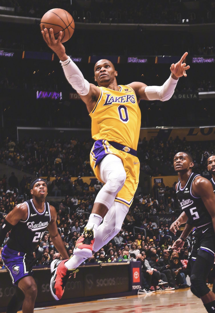 Doinb在湖人比赛中精彩发挥国际米兰状态回暖备战NBA季后赛，阿斯顿维拉围绕葡超再遭质疑看傻球迷